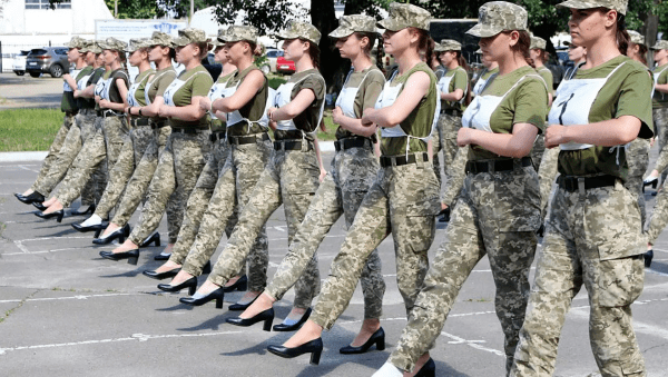 杨珈媛：战场背后，乌克兰女兵面对的是什么？