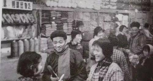 在70年代的十块钱，能够在饭店吃些什么？